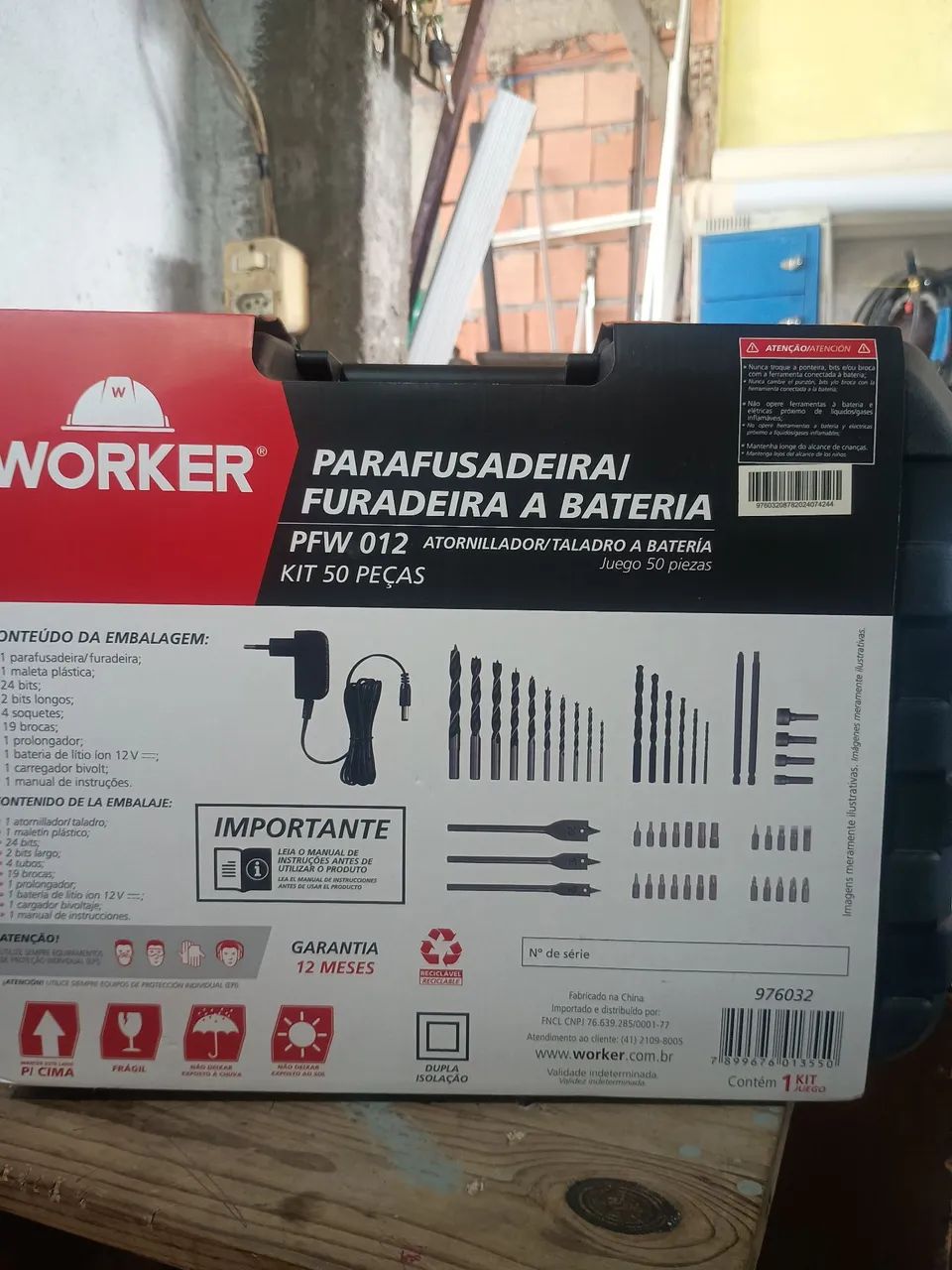 Furadeira e Parafusadeira a Bateria 12V Bivolt - Kit 50 Peças - Foto 4
