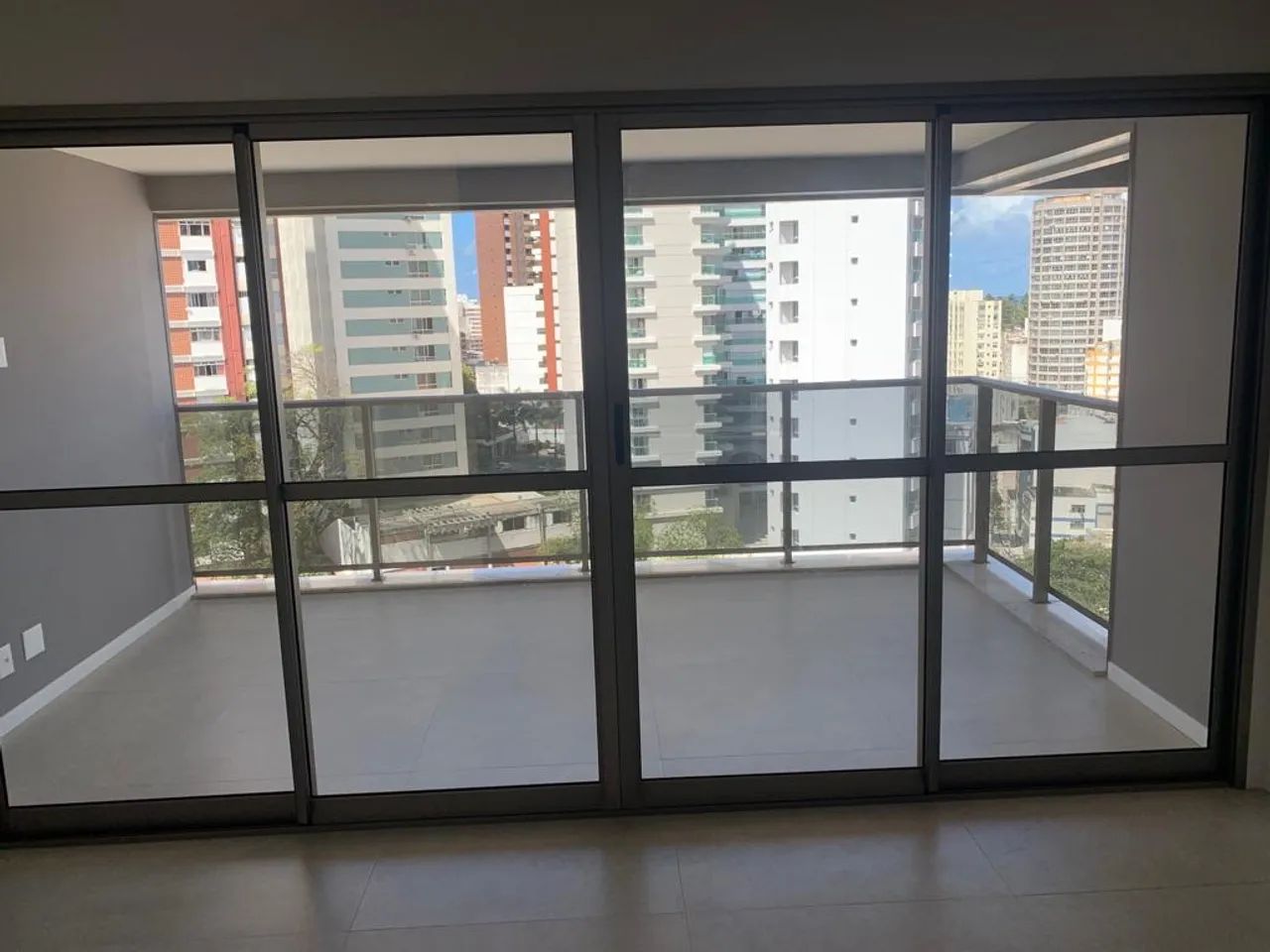 Esquadria de Alumínio nunca usada. Ideal para varanda e sala.