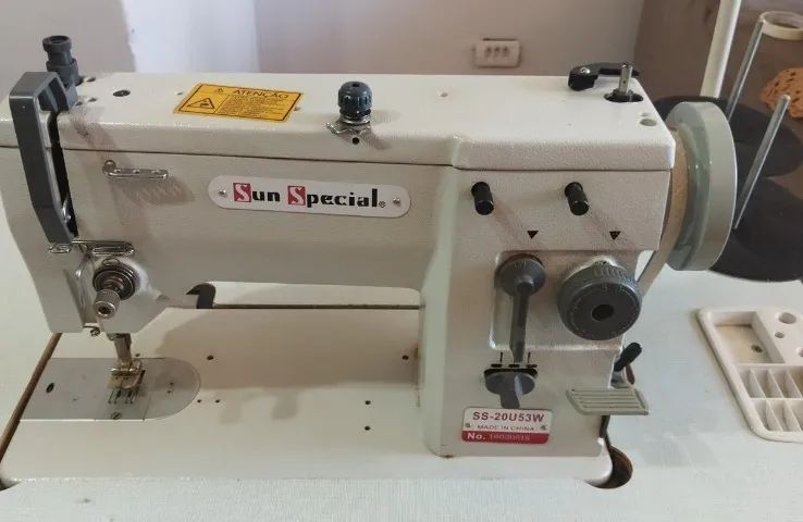 Máquina de Costura Sun Special SS-20U53W com Motor Acoplado e Mesa - Ótimo Estado