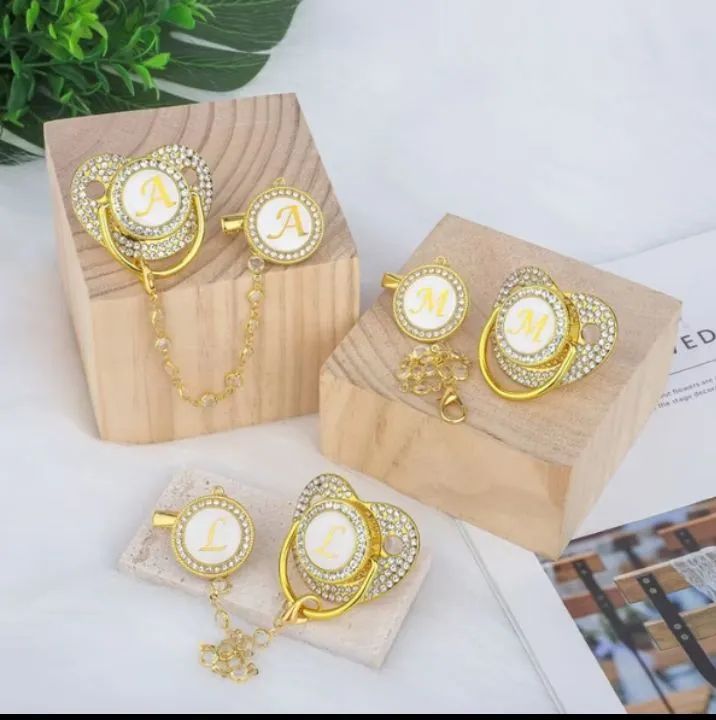Chupetas de luxo com nome personalizado para bebês