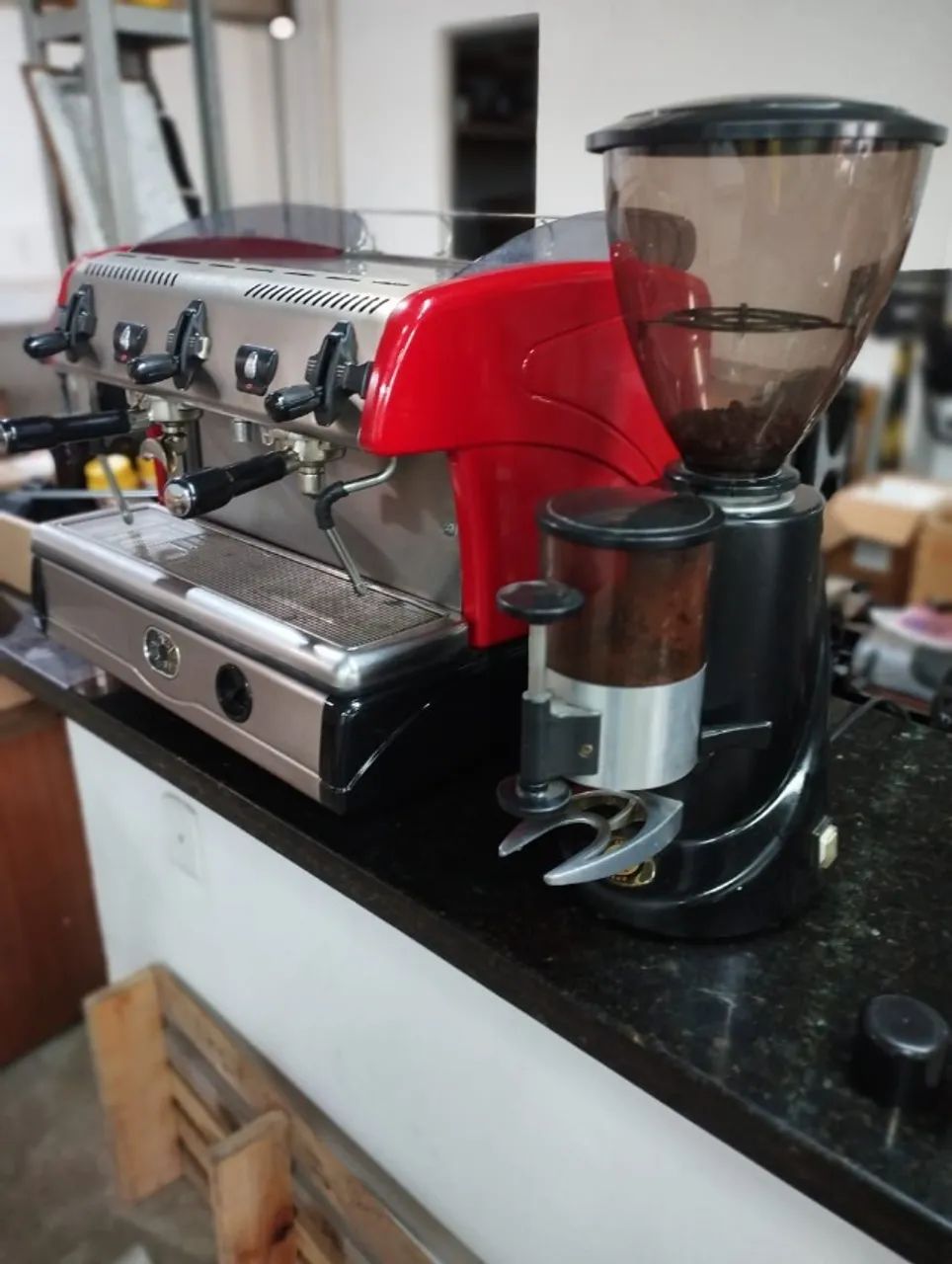 Maquina Cafe La Spaziale 2 grupos + Moinho Astro 12