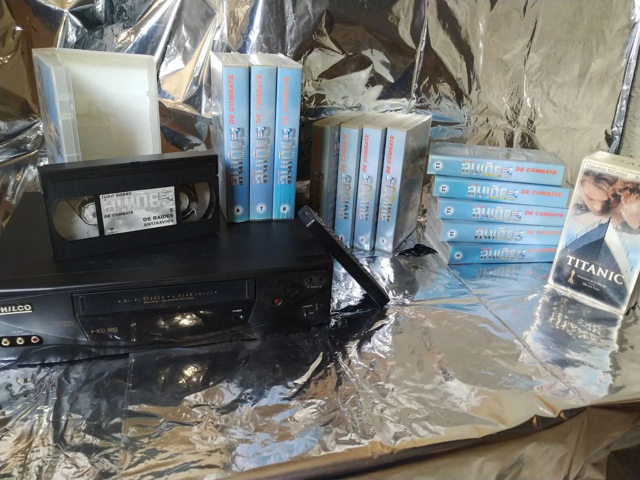 Vídeo cassete mais VHS com filmes clássicos e séries!