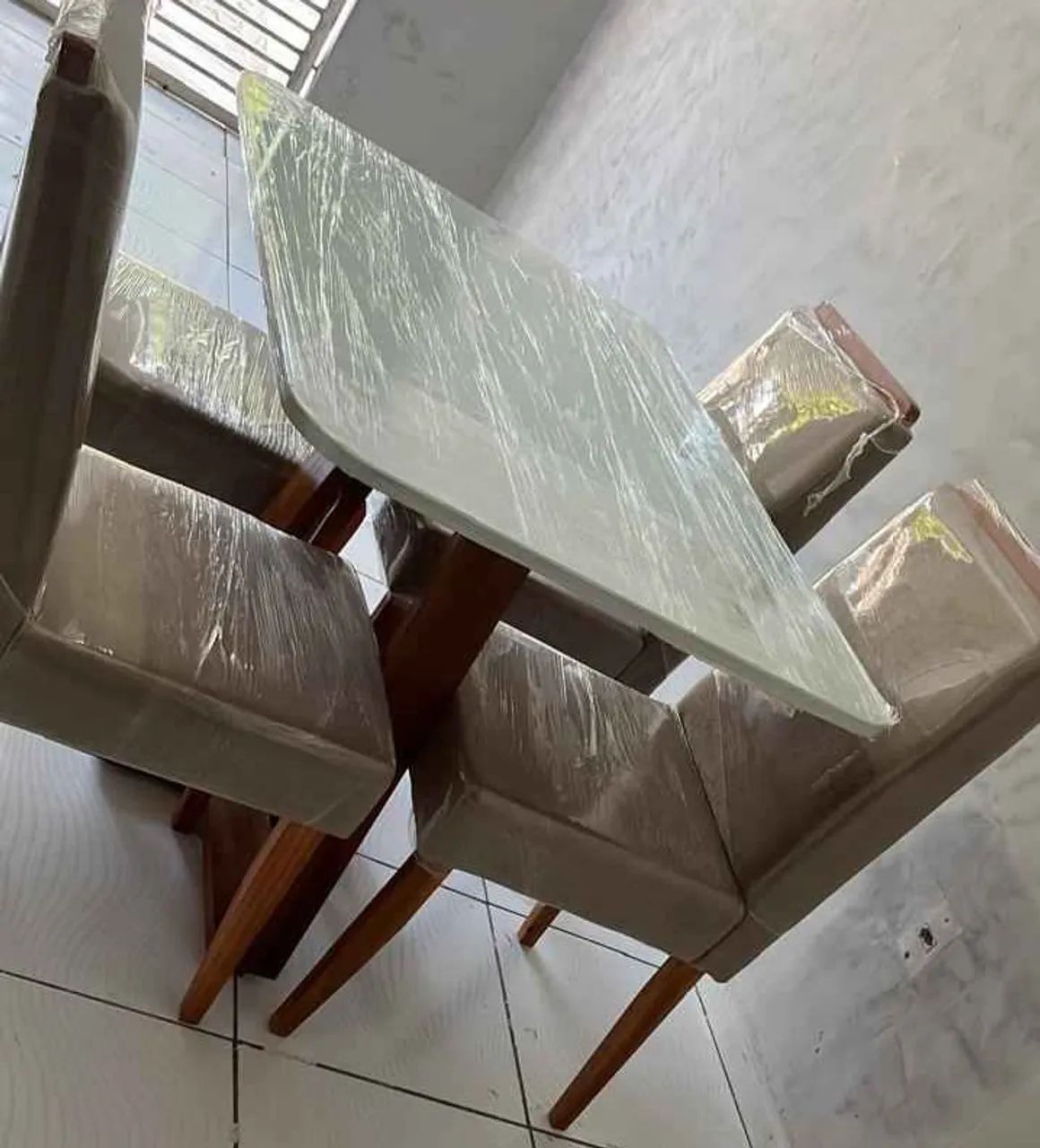 Lacquered table with glass top64296267707907122