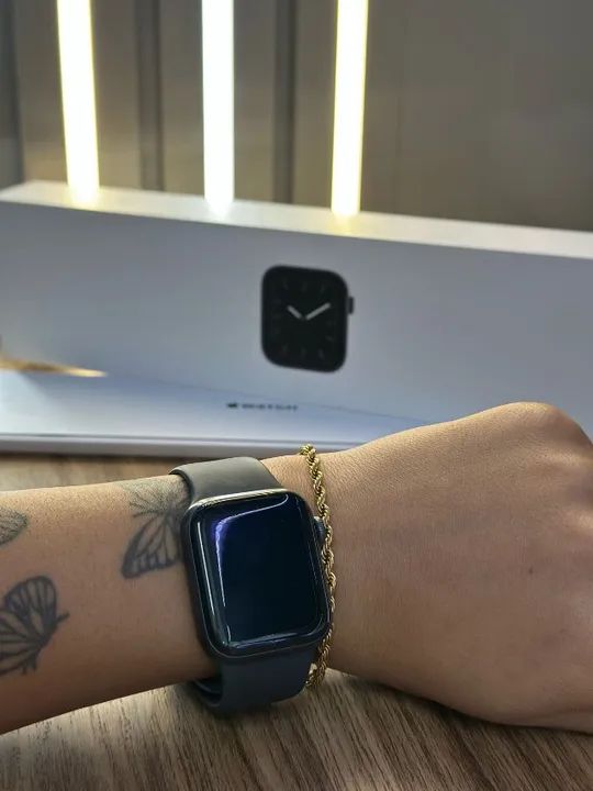 Apple Watch Series 5 Cor Space Gray  Model A2092 40MM 92% de saúde da bateria  SEMINOVO   - Foto 3