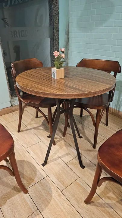 Mesa em madeira