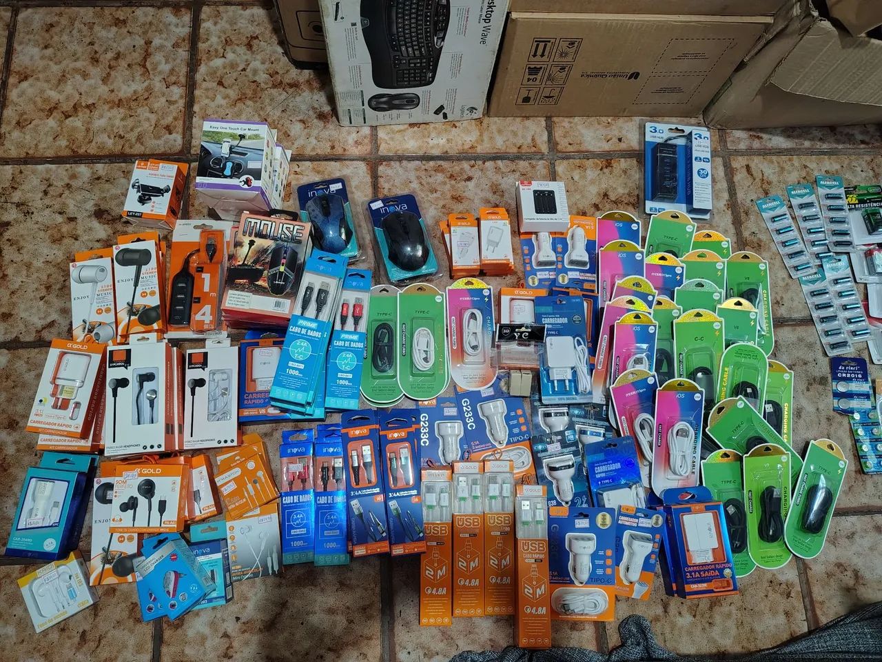 Pacote todo Acessórios para Celular: Carregadores, Cabos e Fones