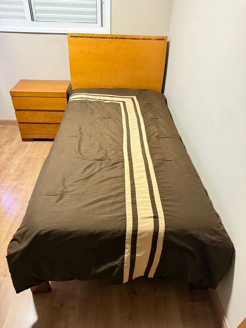 Kit Cama de Solteiro com mesa de cabeceira e colchão em madeira maciça - Foto 2