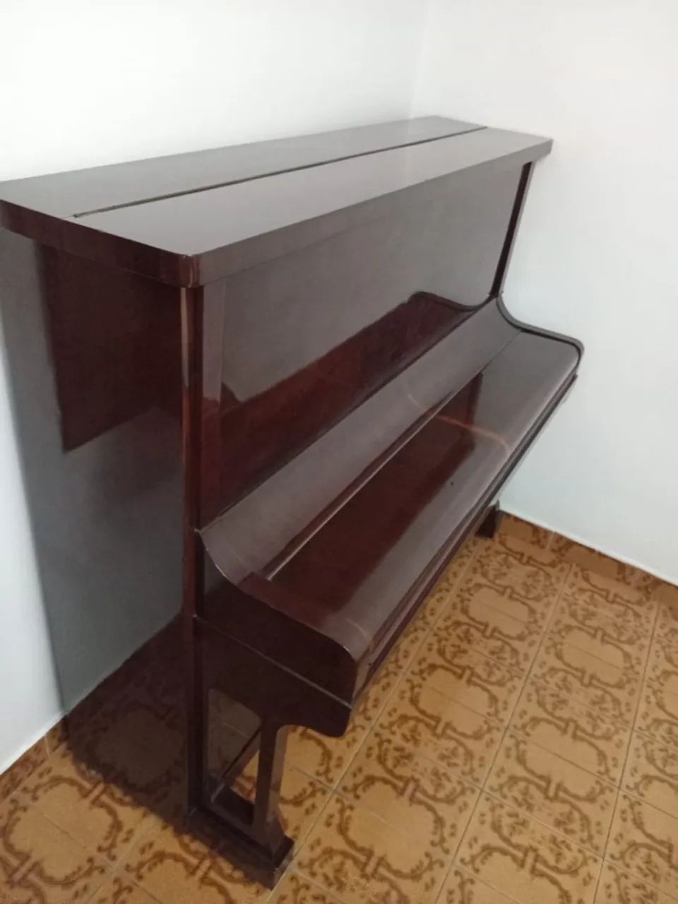 Antigo piano alemão de madeira GEBR. SCHMOLZ da década 60