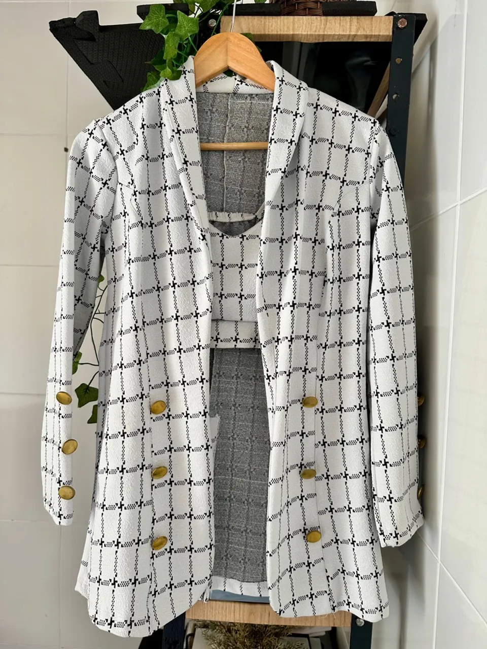 Conjunto Blazer e top xadrez elegante