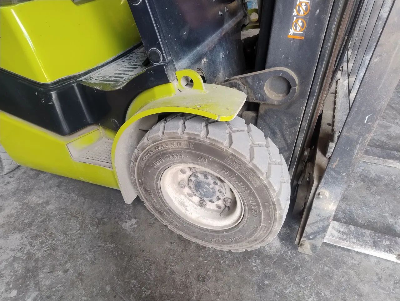 Empilhadeira Clark C25  2010 2.500 KG - Foto 3