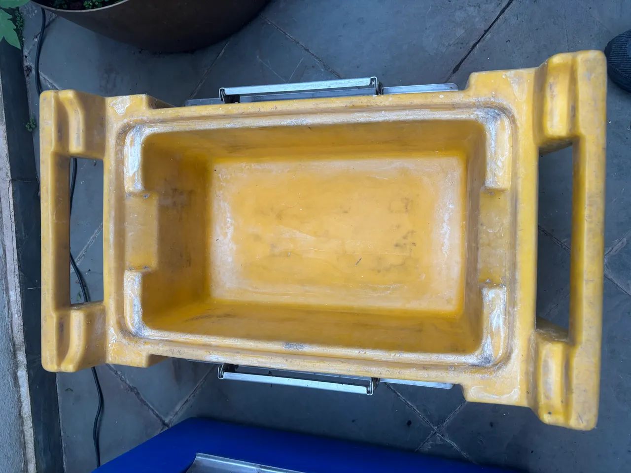 Caixa térmica HotBox 30 litros - alimentos - Foto 5