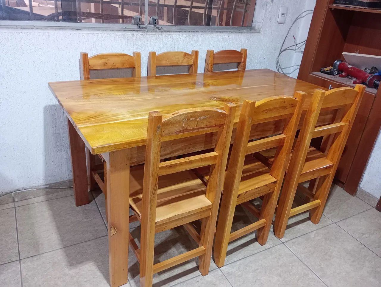 Mesa de Jantar de Madeira Maciça(mogno) com 6 cadeiras  - Foto 5