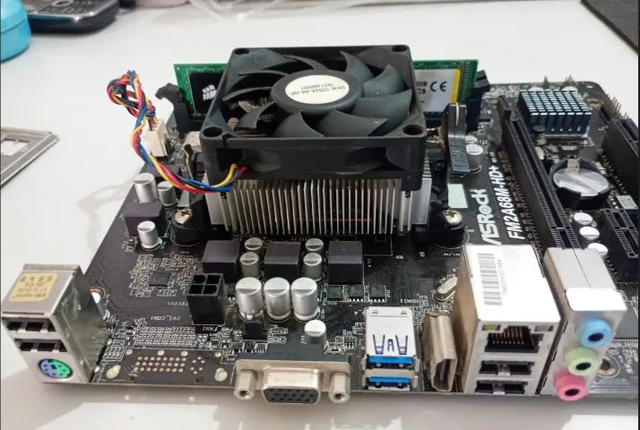 KIT PLACA-MÃE+ PROCESSADOR+ MEMÓRIA