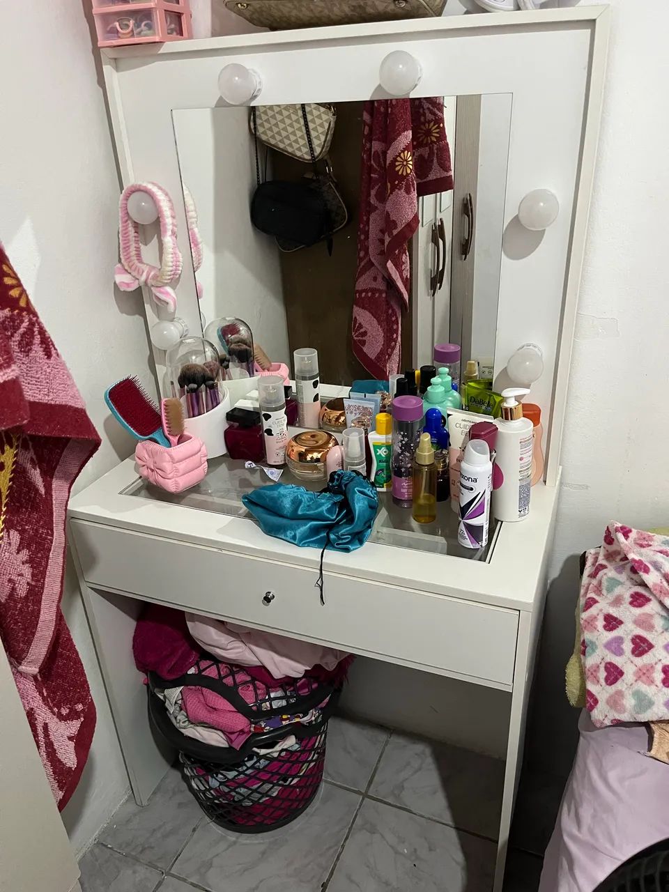 Vendo guarda roupa e penteadeira