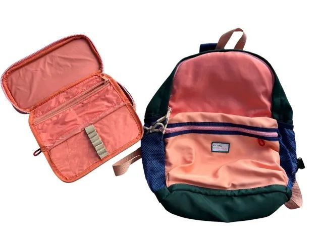 mochila zara com estojo colorida - Foto 2