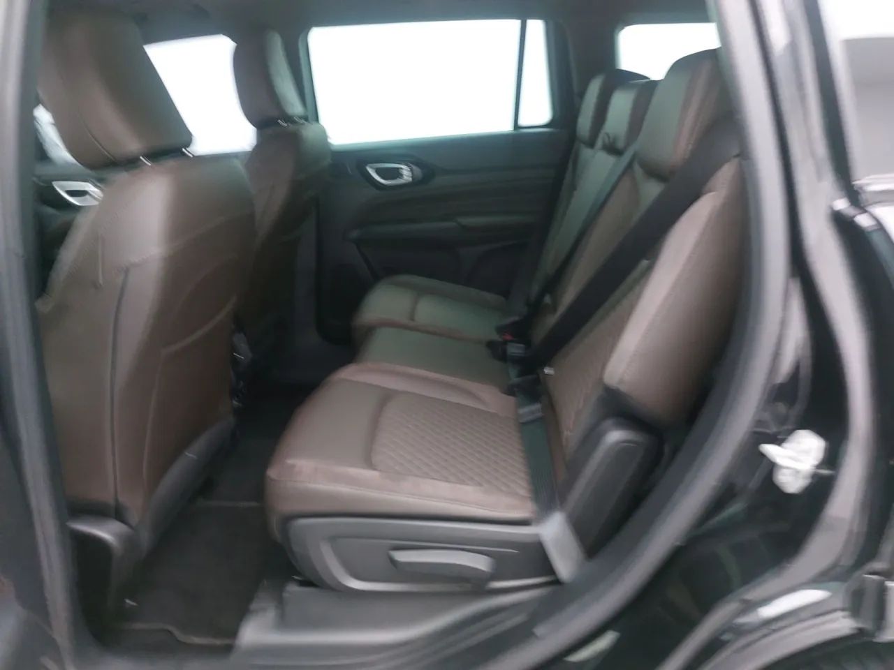 Jeep Commander Overland T270 1.3 TB Flex Aut., foto 17 de 18