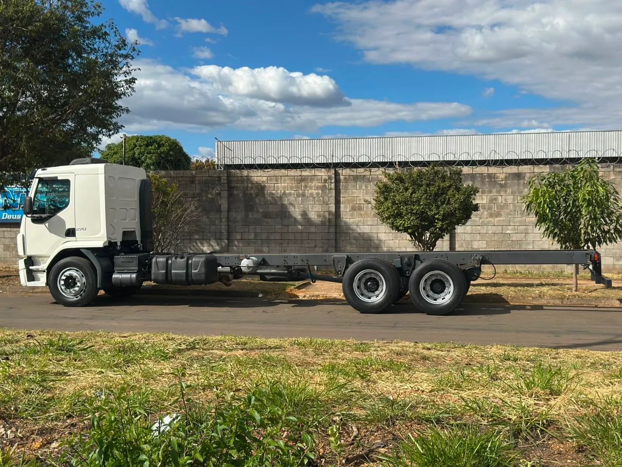 Volvo vm 270 ano 2021 - Foto 3