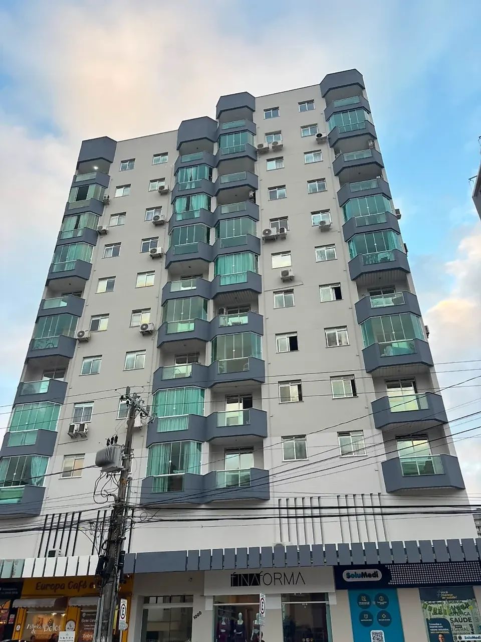 Apartamento Semi Mobiliado com 3 Quartos no Kobrasol