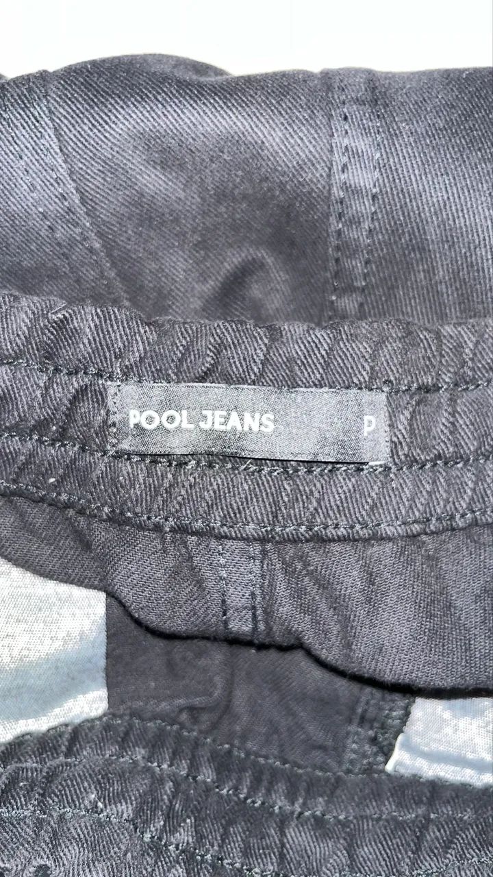 Calça Sarja Pool Jeans Riachuelo preta destroyed - Usada - Foto 4