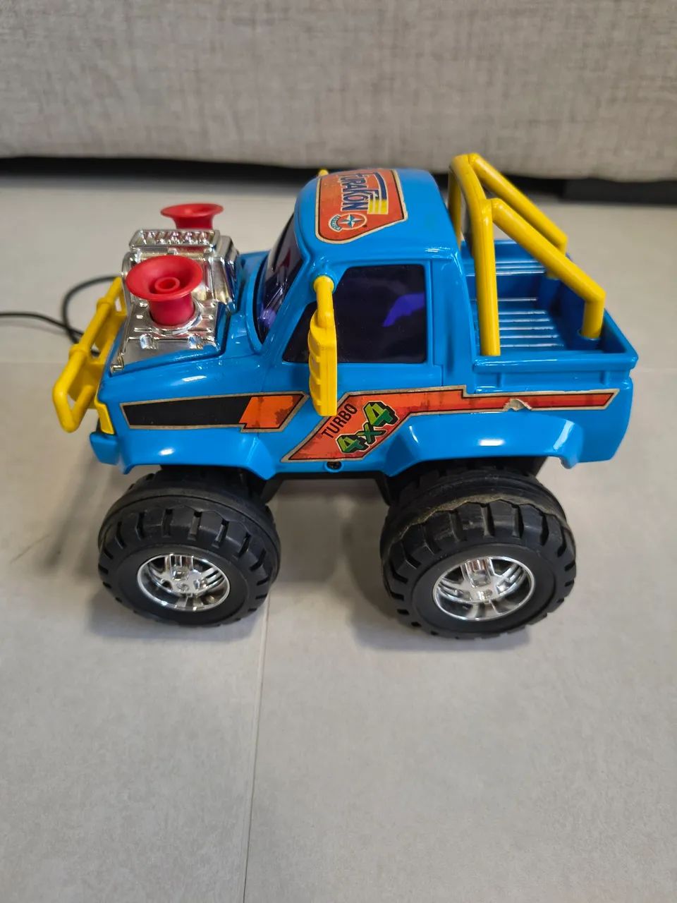 Brinquedo jipe Furakon - Foto 3