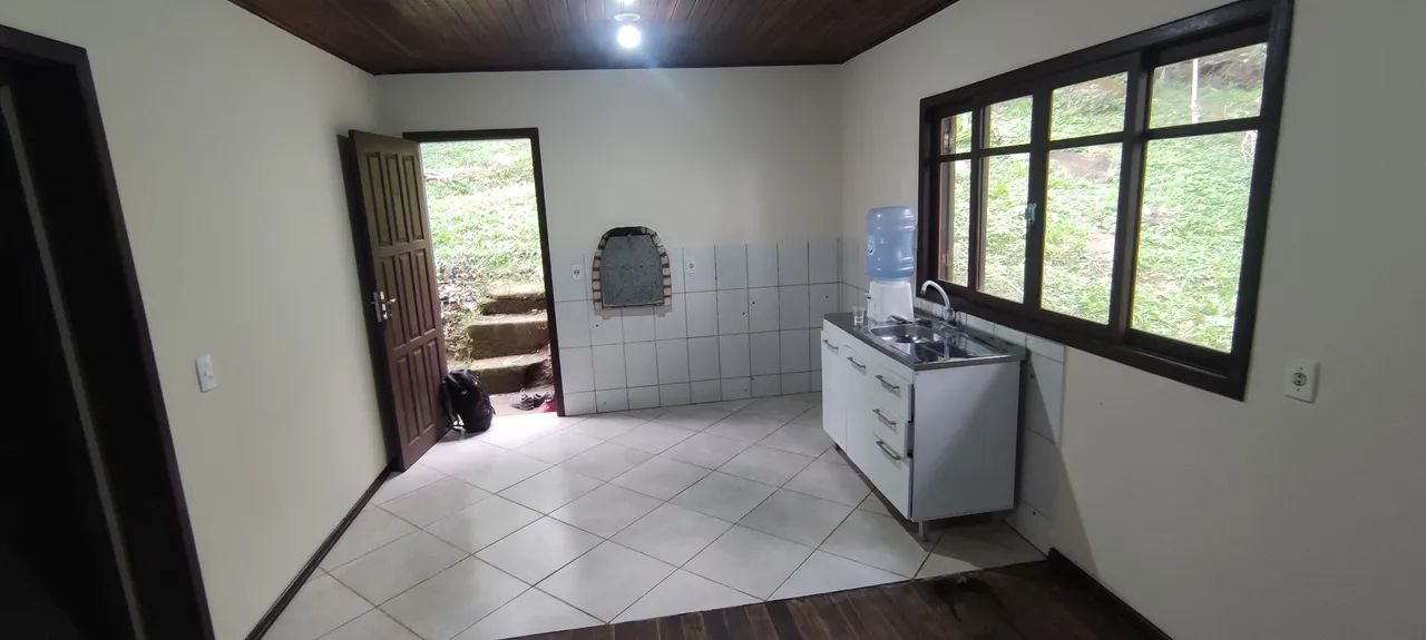 Alugo Casa simples em Garopaba (Ressacada) com terreno grande cheio de natureza - Foto 3
