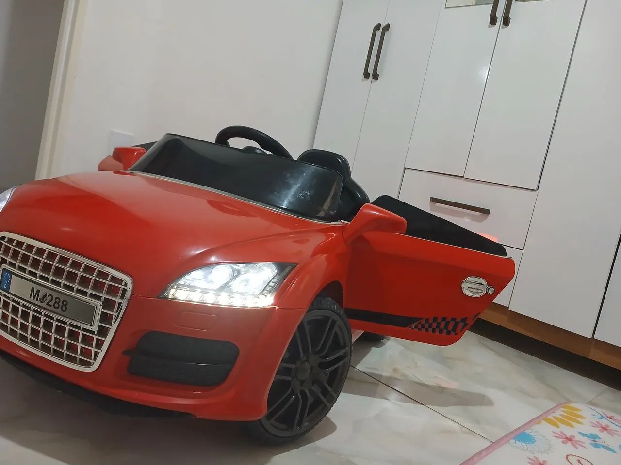 Carrinho elétrico com controle remoto 