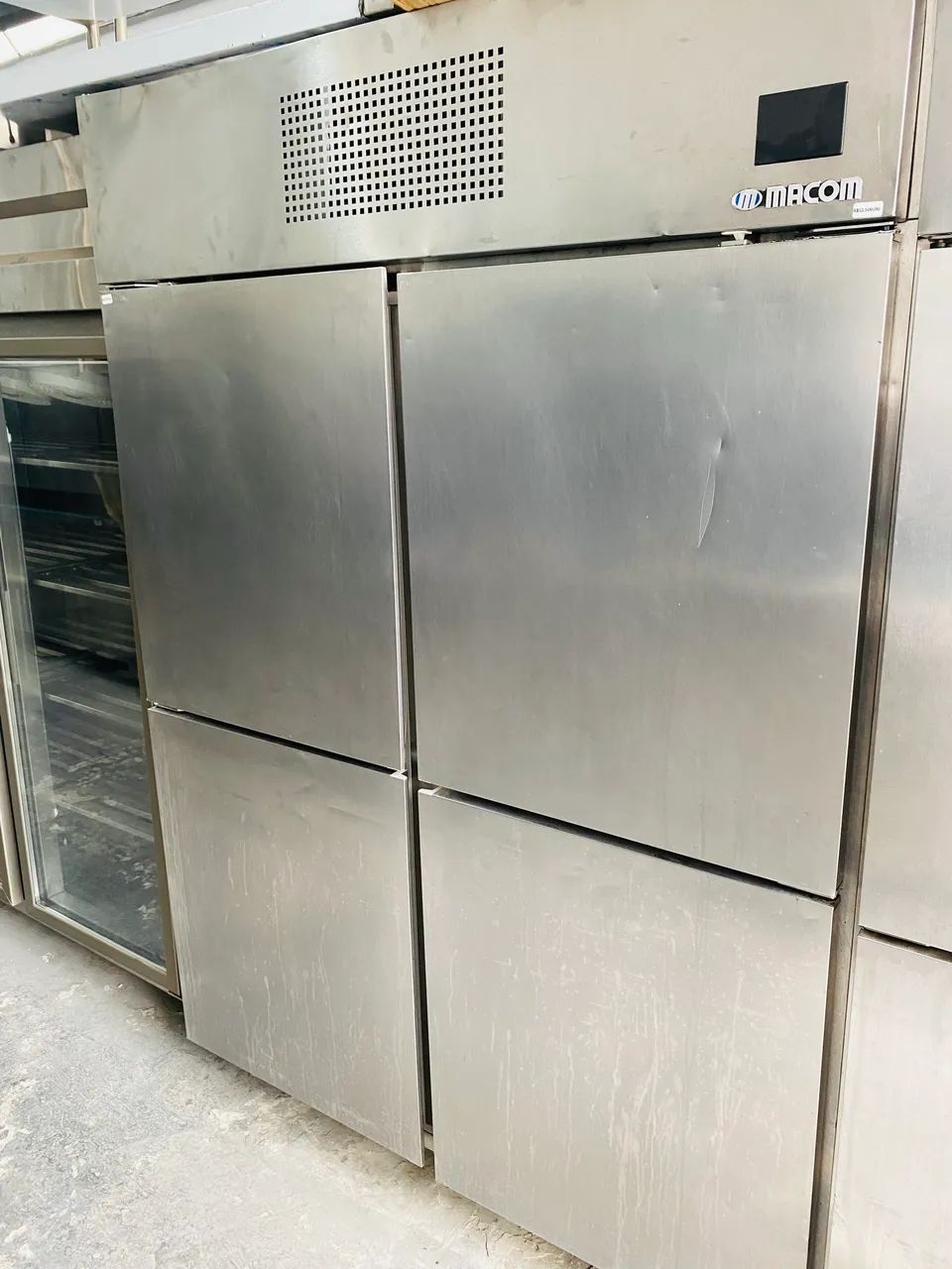 Freezer vertical Inox 04 portas Macom 