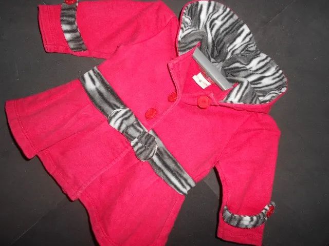 Blusa infantil vermelha kids com capuz, vermelha com detalhes em animal print zebra tam. m - Foto 3