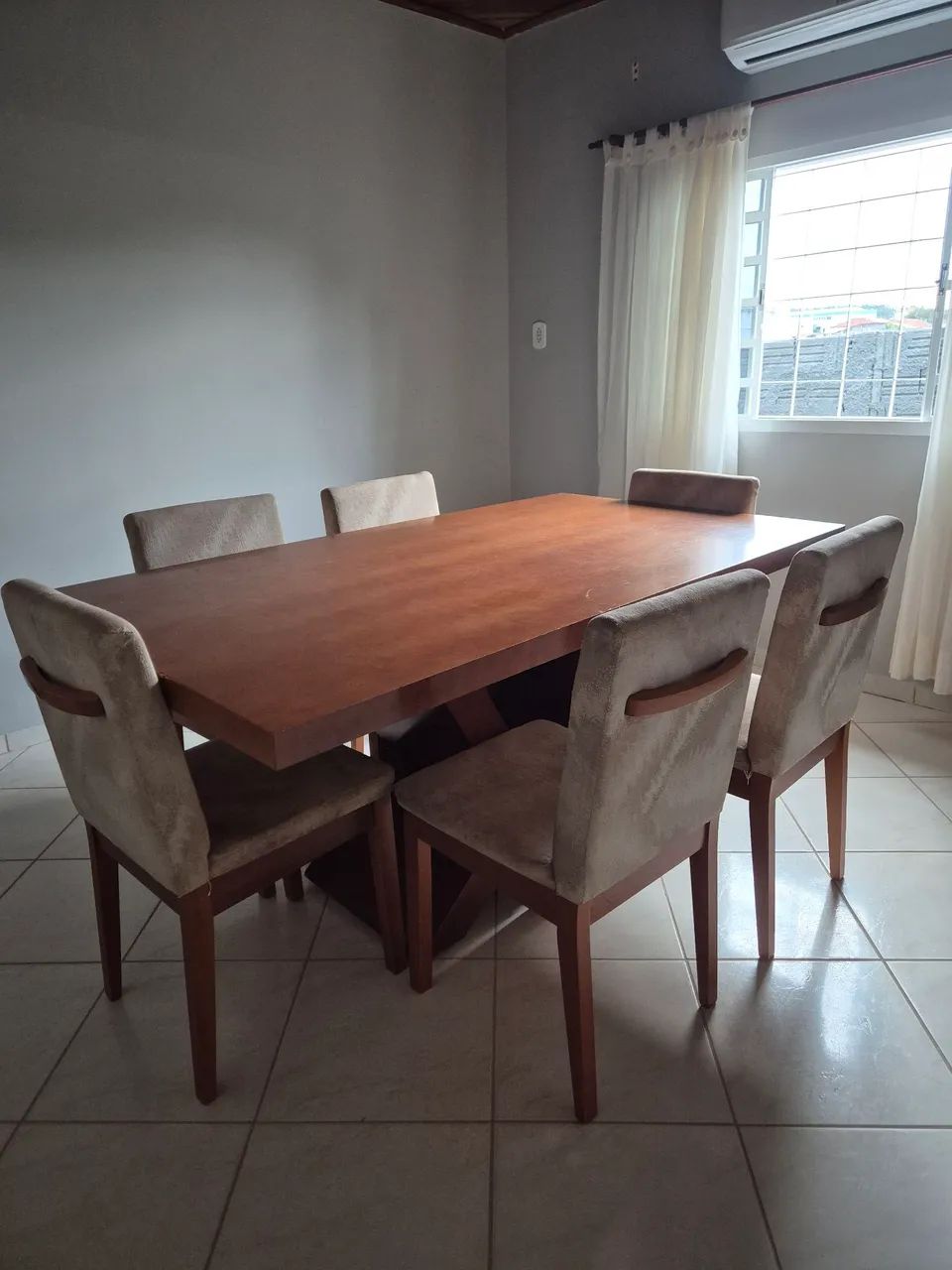 Mesa madeira + 6 cadeiras