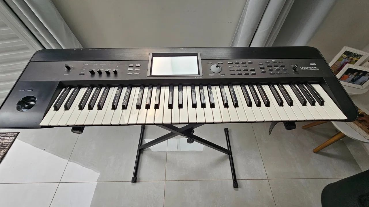 Teclado Korg Krome