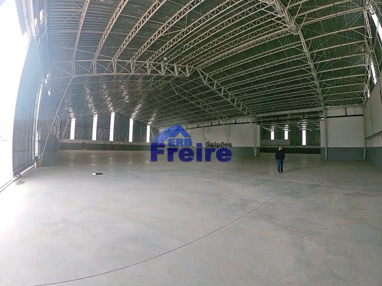 13 Docas Terreno: 13.996,20m² Área construída: 4.395,58m² Pé direito: 7m - Foto 5