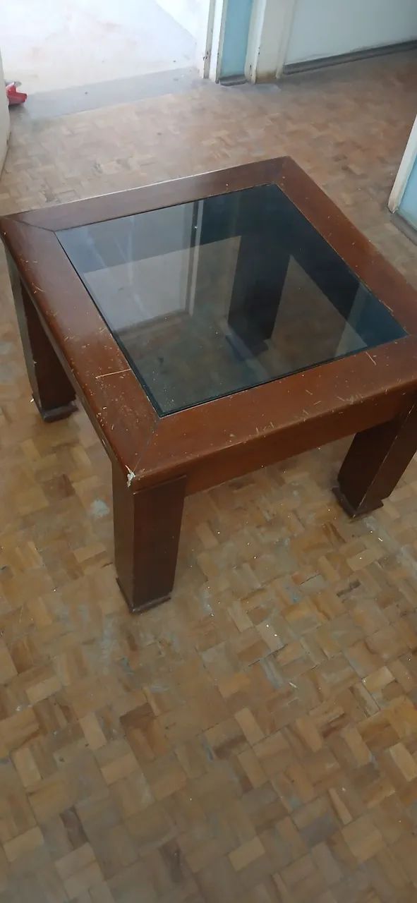 Mesa de centro com vidro