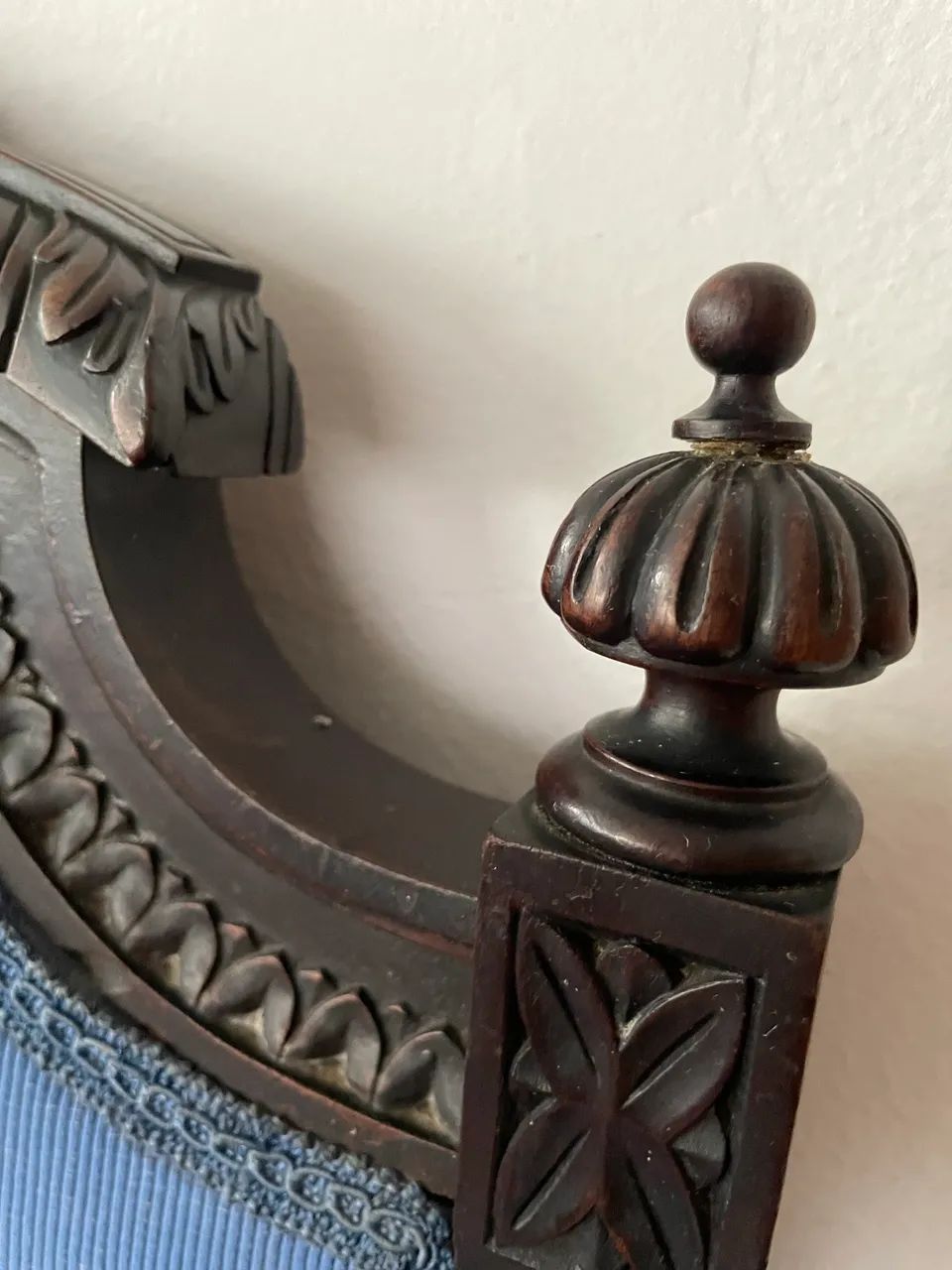 Imponente Poltrona Luís XVI entalhada - Foto 3