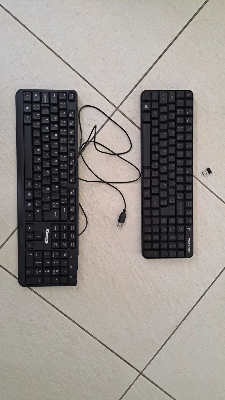 2 teclados de computador