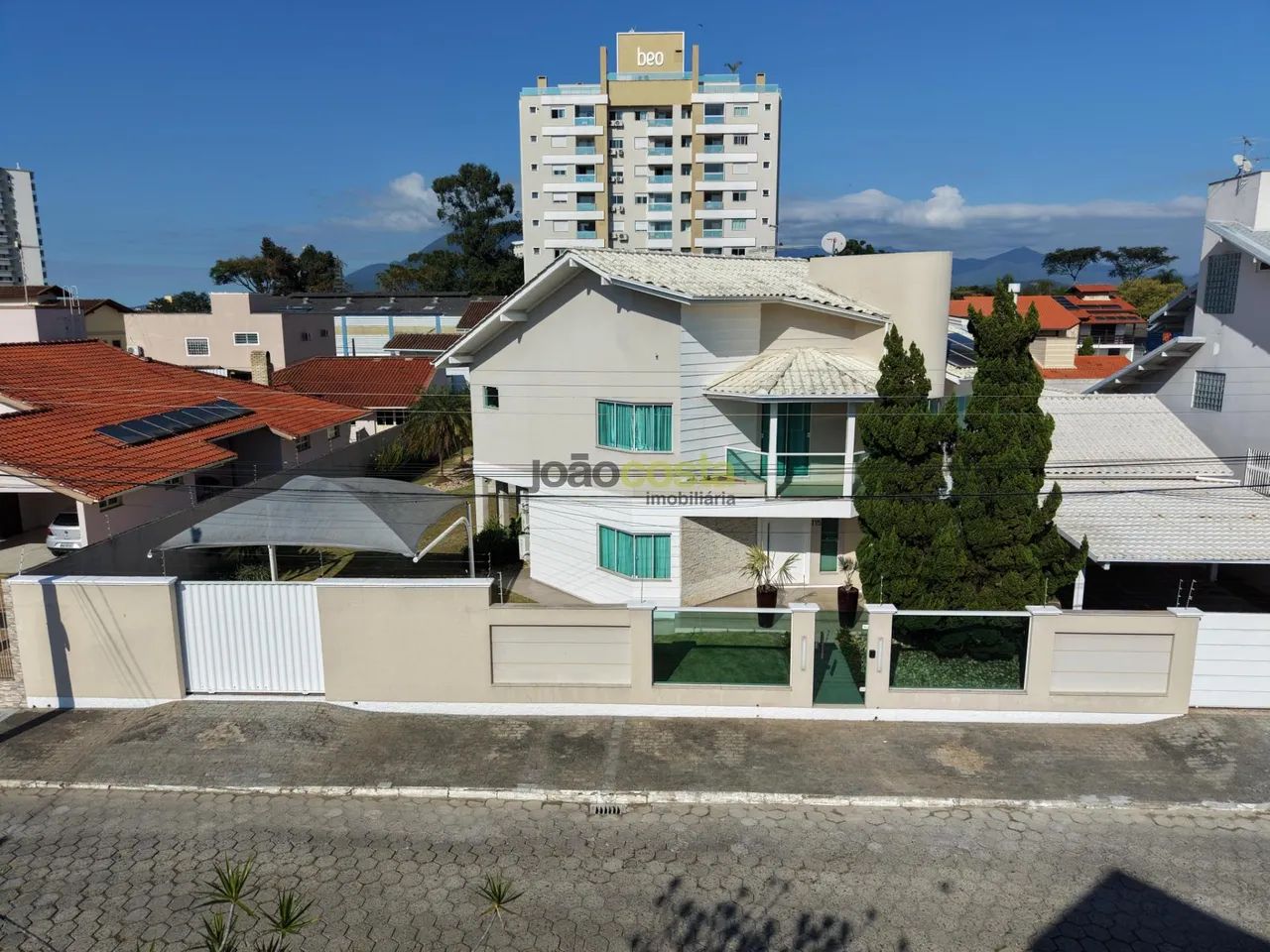 Casa à Venda no Centro de Palhoça | 480m² PRIVATIVOS