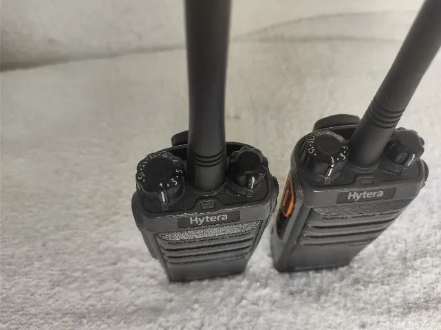 2 rádios vhf hytera - Foto 4