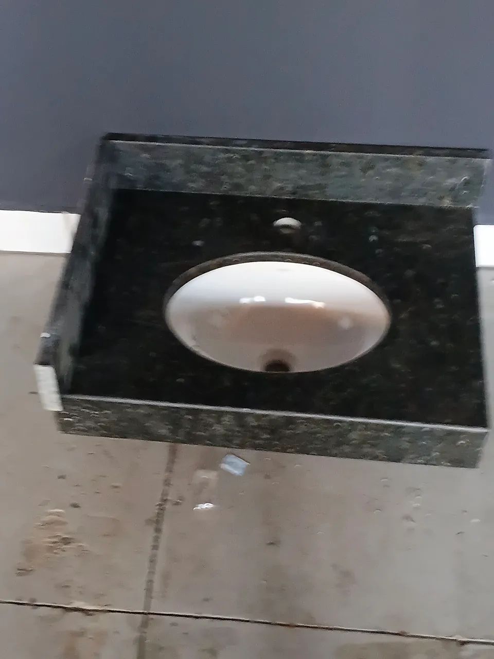 Pia de banheiro  de granito verde Ubatuba  0,60x0,45 novo
