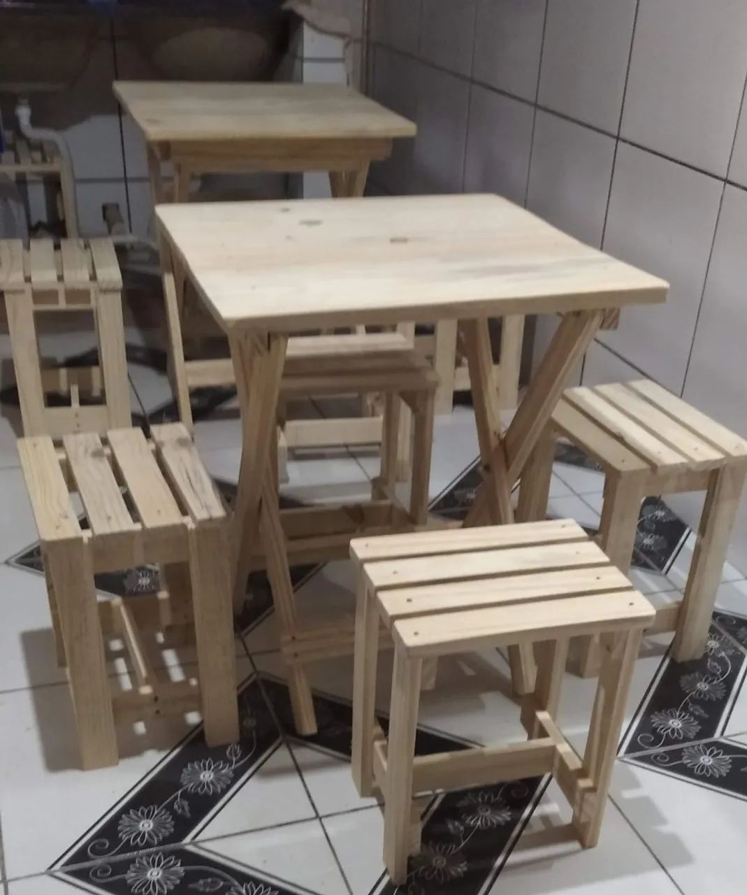 Mesa dobrável 60 x 60 com com 4 banquinhos <br> - Foto 4