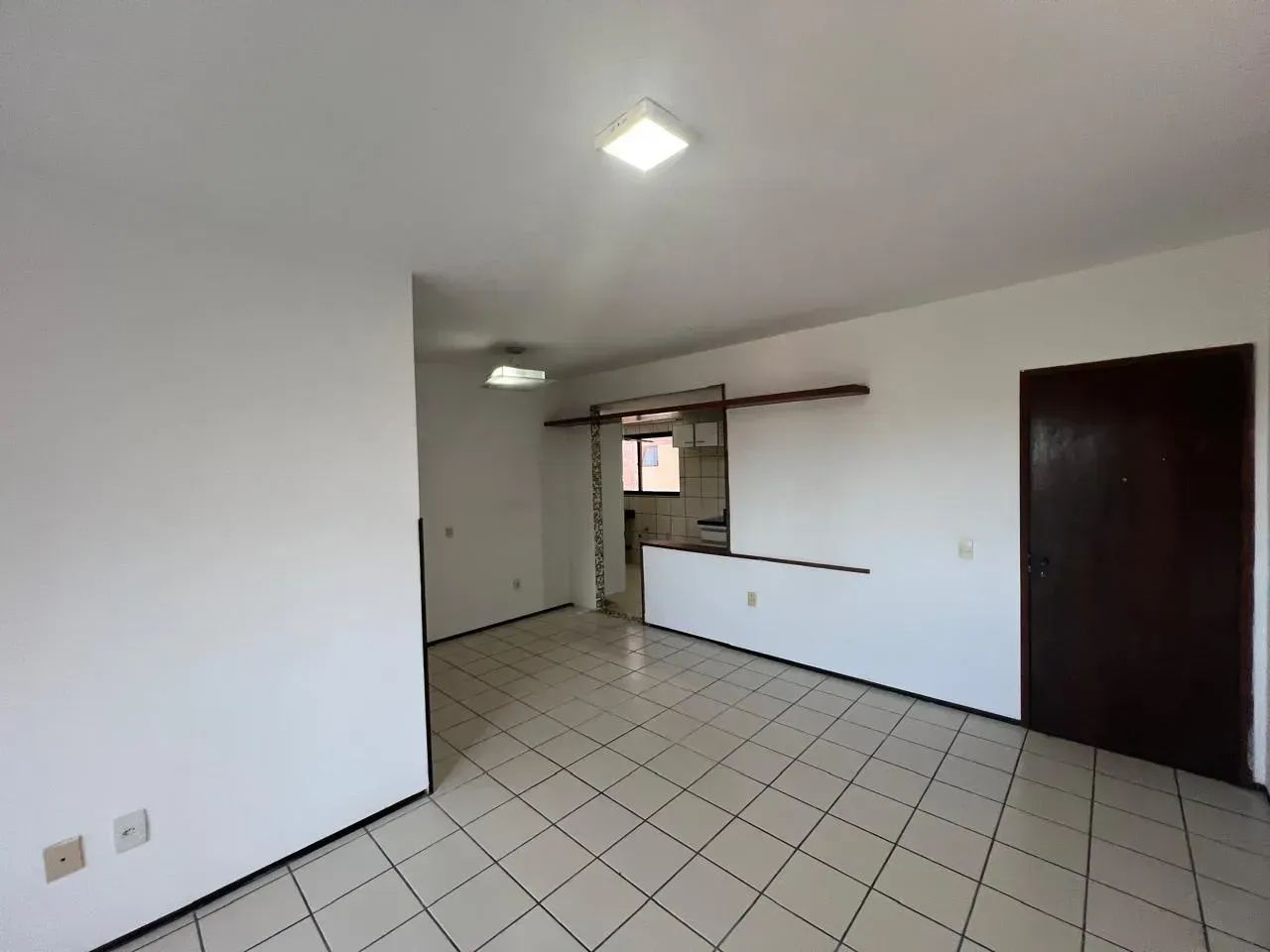 Apartamento com 100m3, 03 quartos, sala com varanda, armários, 02 vagas de garagem. - Foto 3