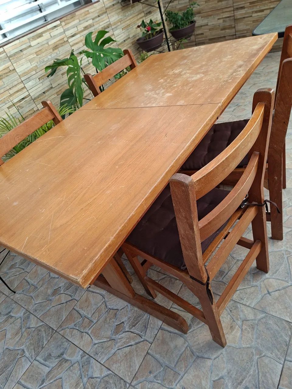 Mesa de madeira 6 cadeiras