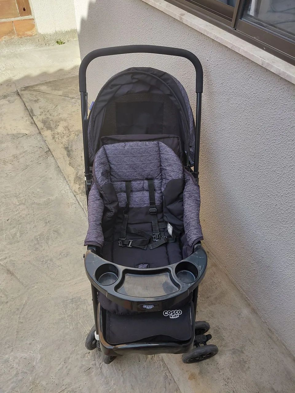 Carrinho de bebê marca CoscoKids