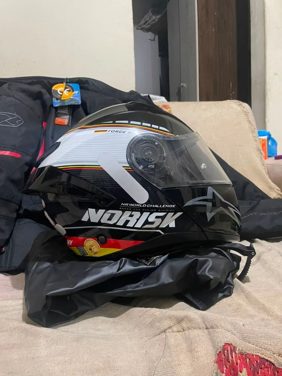 Capacete Norisk + Jaqueta X11+  Capa de chuva
