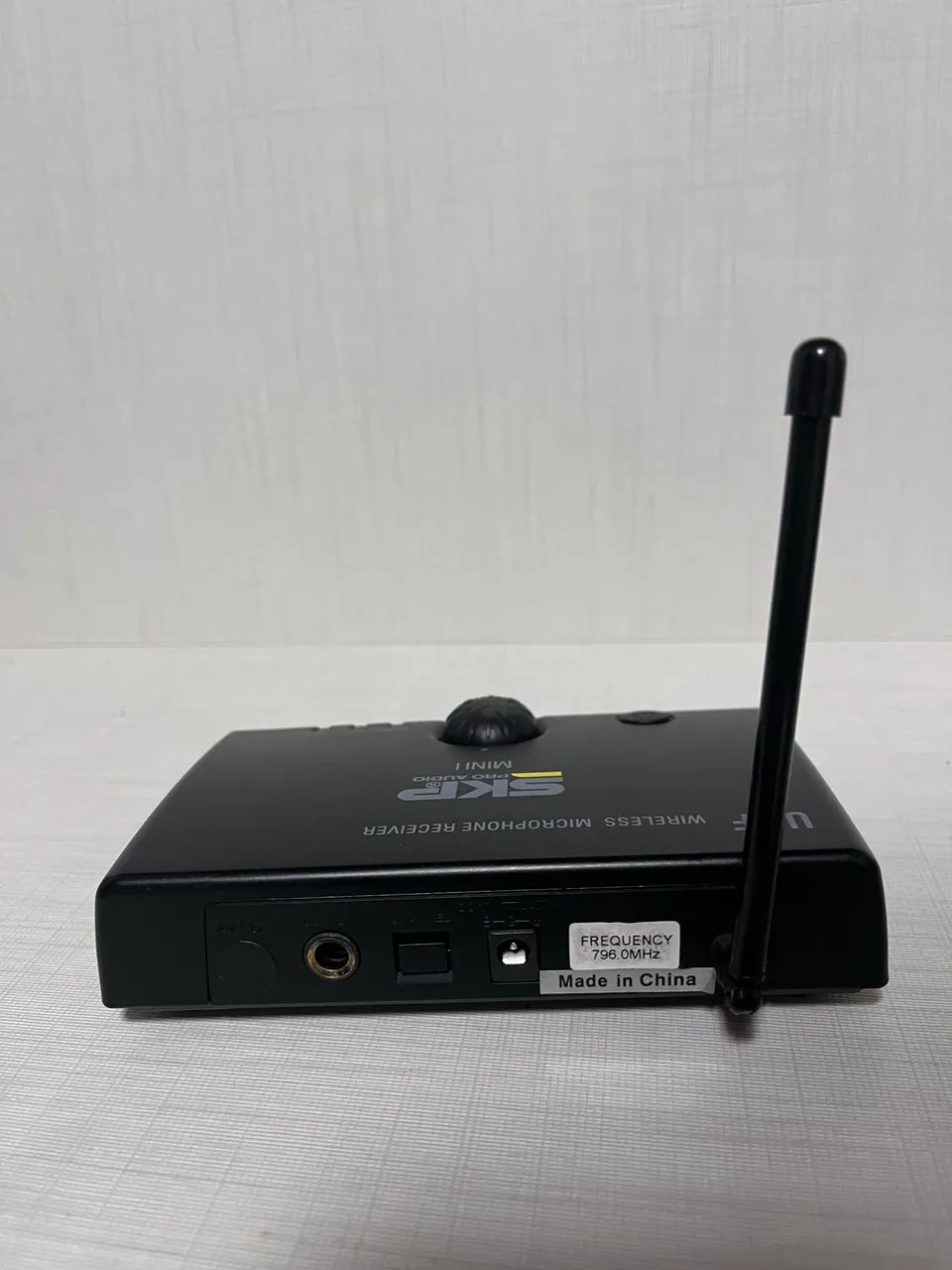 microfone sem fio skp pro audio mini uhf + receptor bivolt - Foto 5