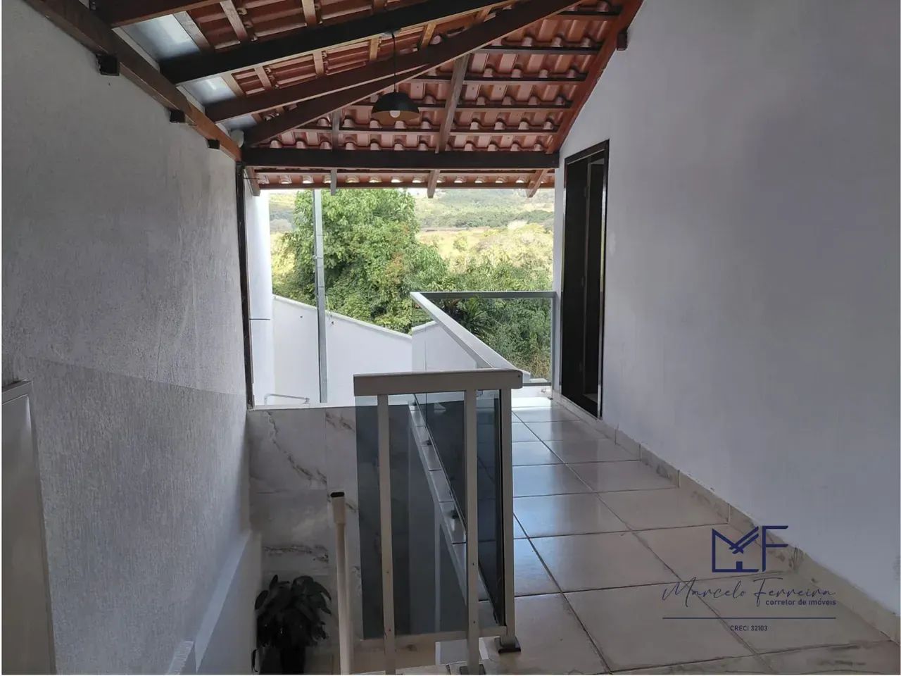 Excelente casa estilo colonial em local privilegiado de Florestal/MG - Foto 5