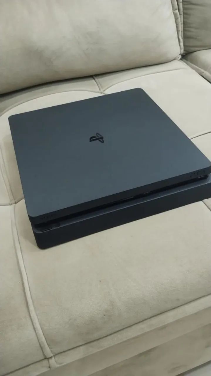 PLAYSTATION 4