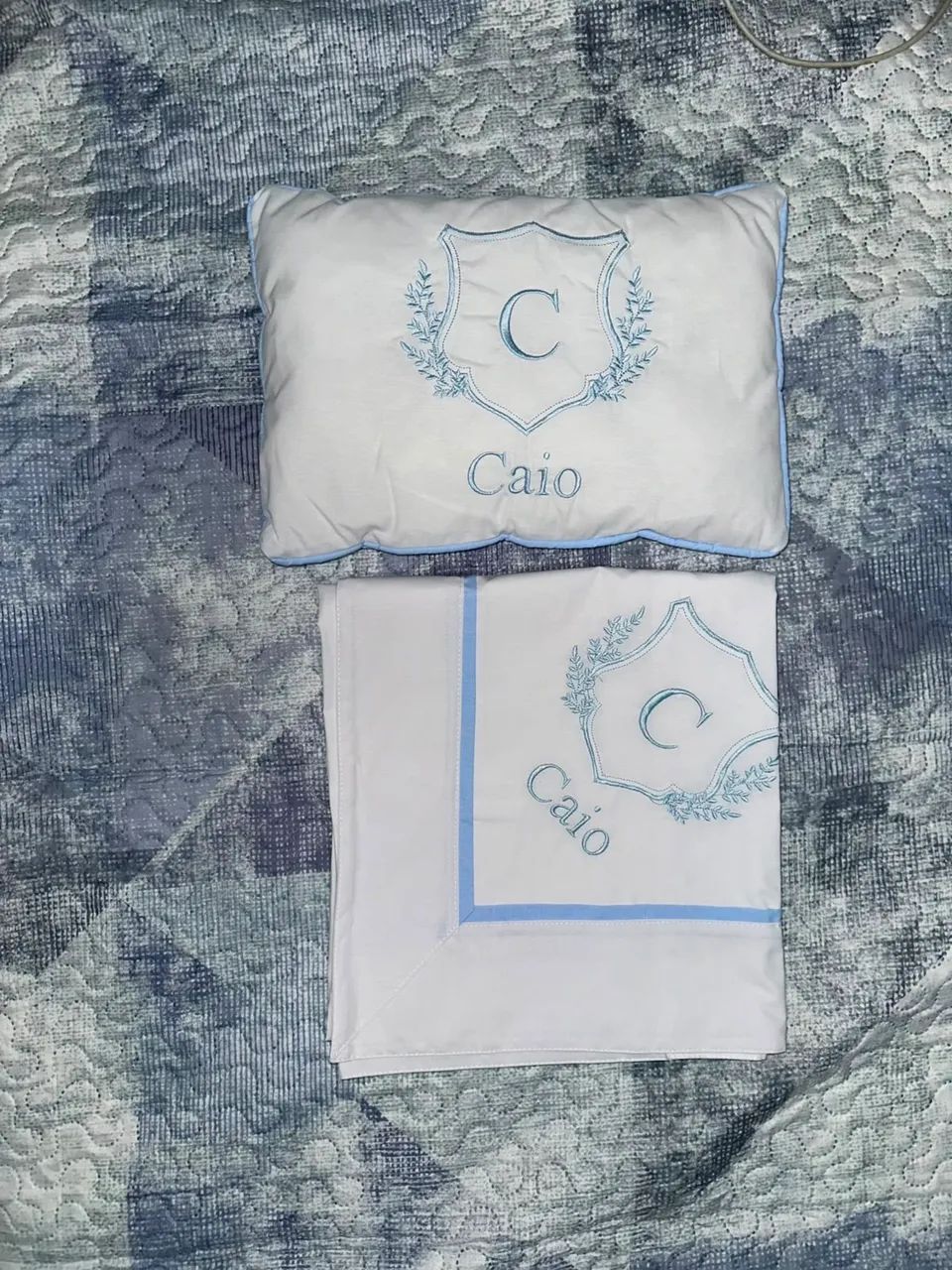 Kit berço maternidade azul bebê com nome CAIO  - Foto 5