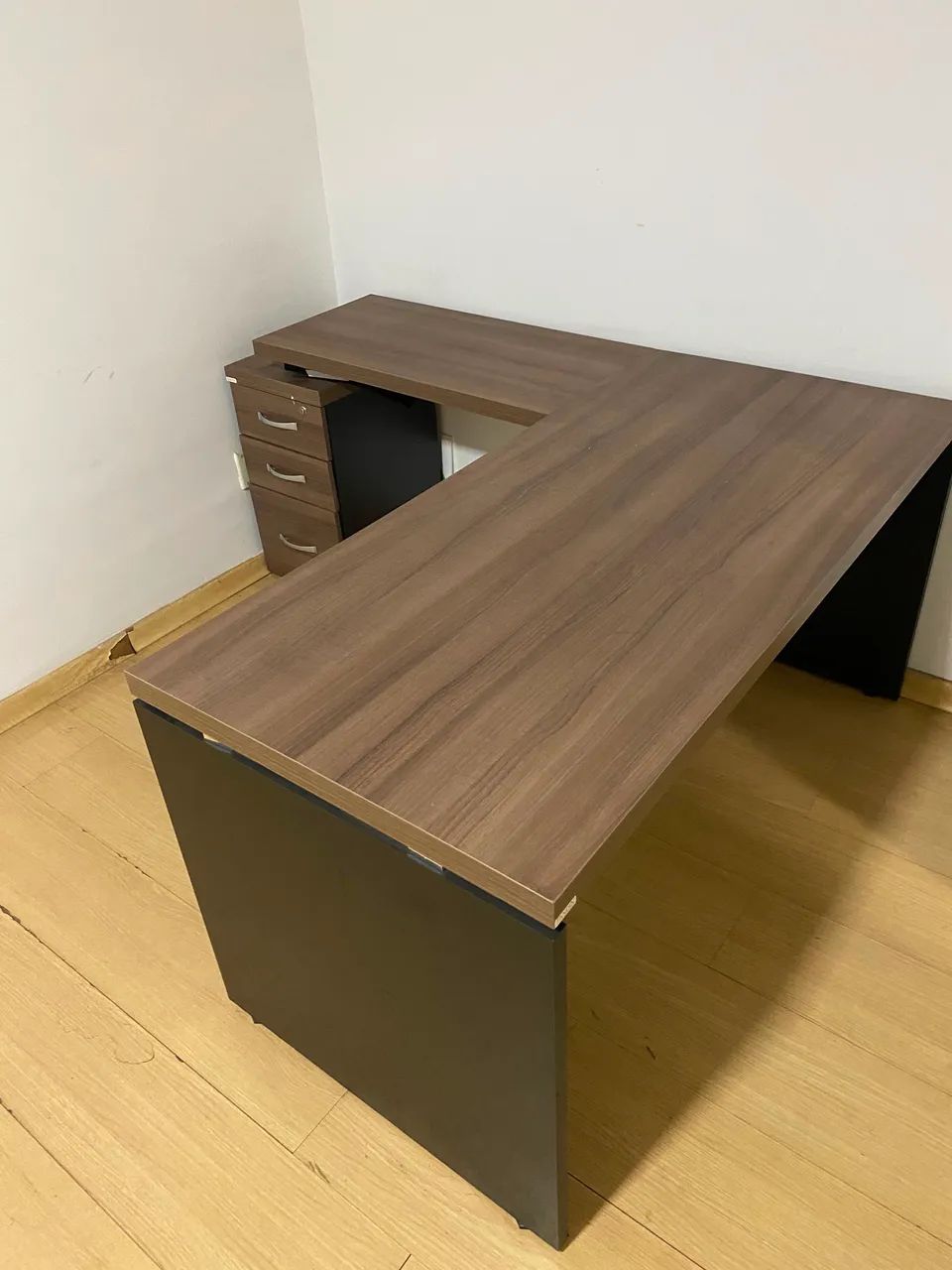 VENDO MESA EM ?L? 