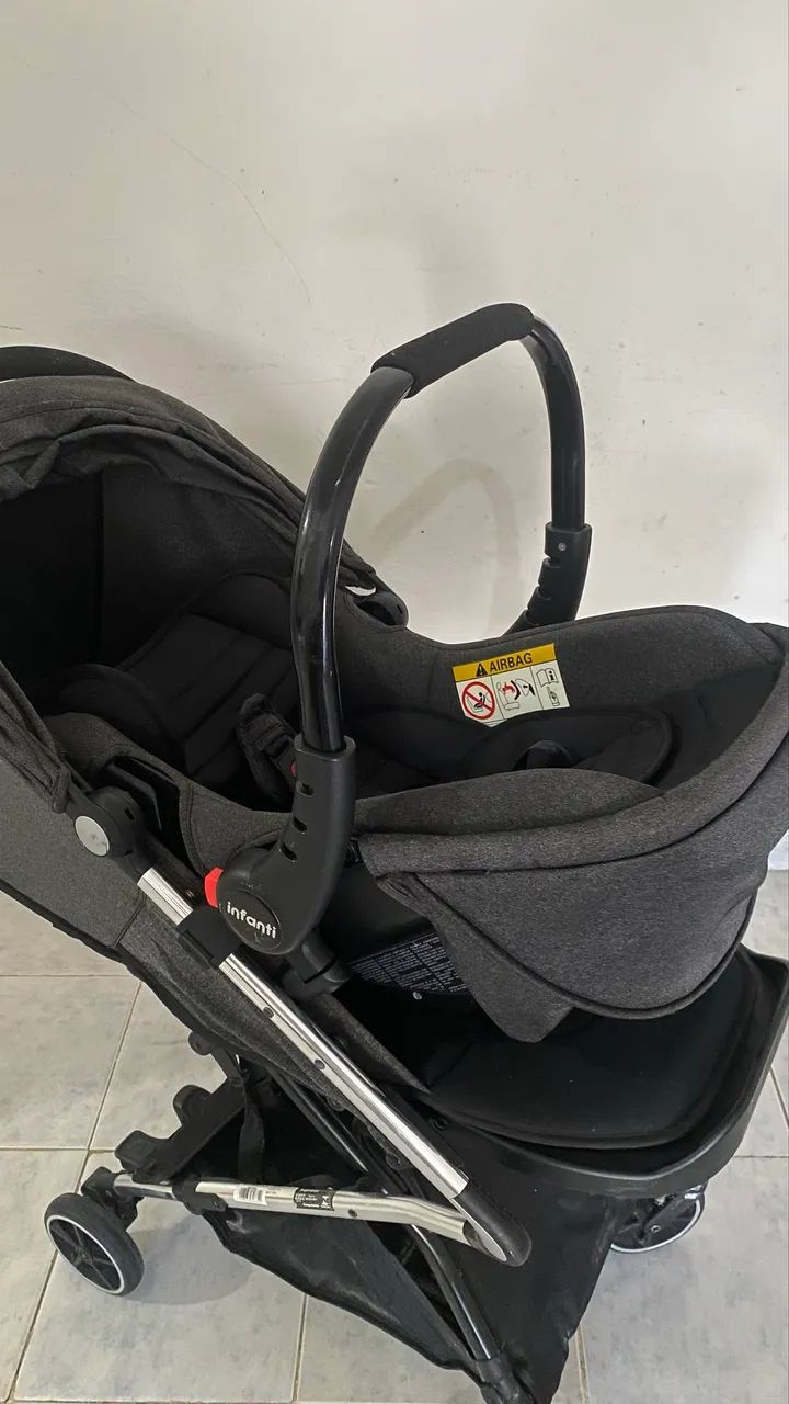 Carrinho de bebê + Bebê conforto Infanti  - Foto 2