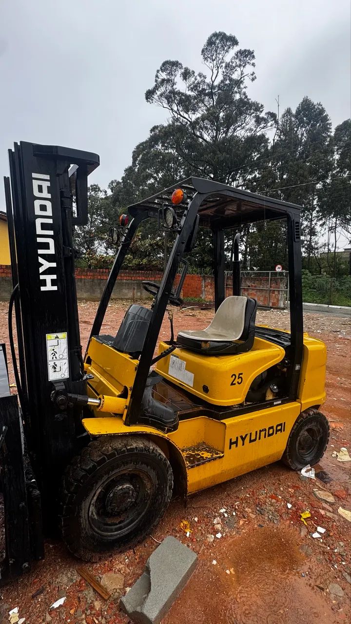 Empilhadeira Hyundai 2.5toneladas duplex  - Foto 2