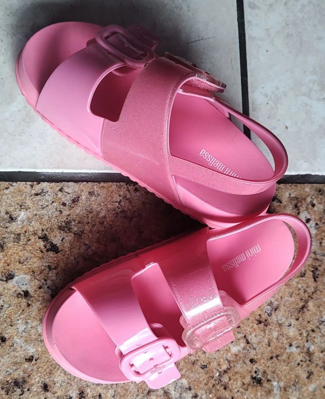 Mini Melissa Cozy Sandal Baby na cor rosa com glitter.  - Foto 3
